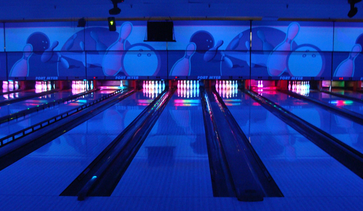 Bowling Glow Party