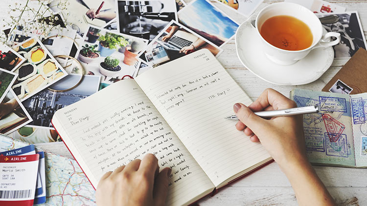 vz_art_journaling_journal_writing_750x421_aug18.jpg