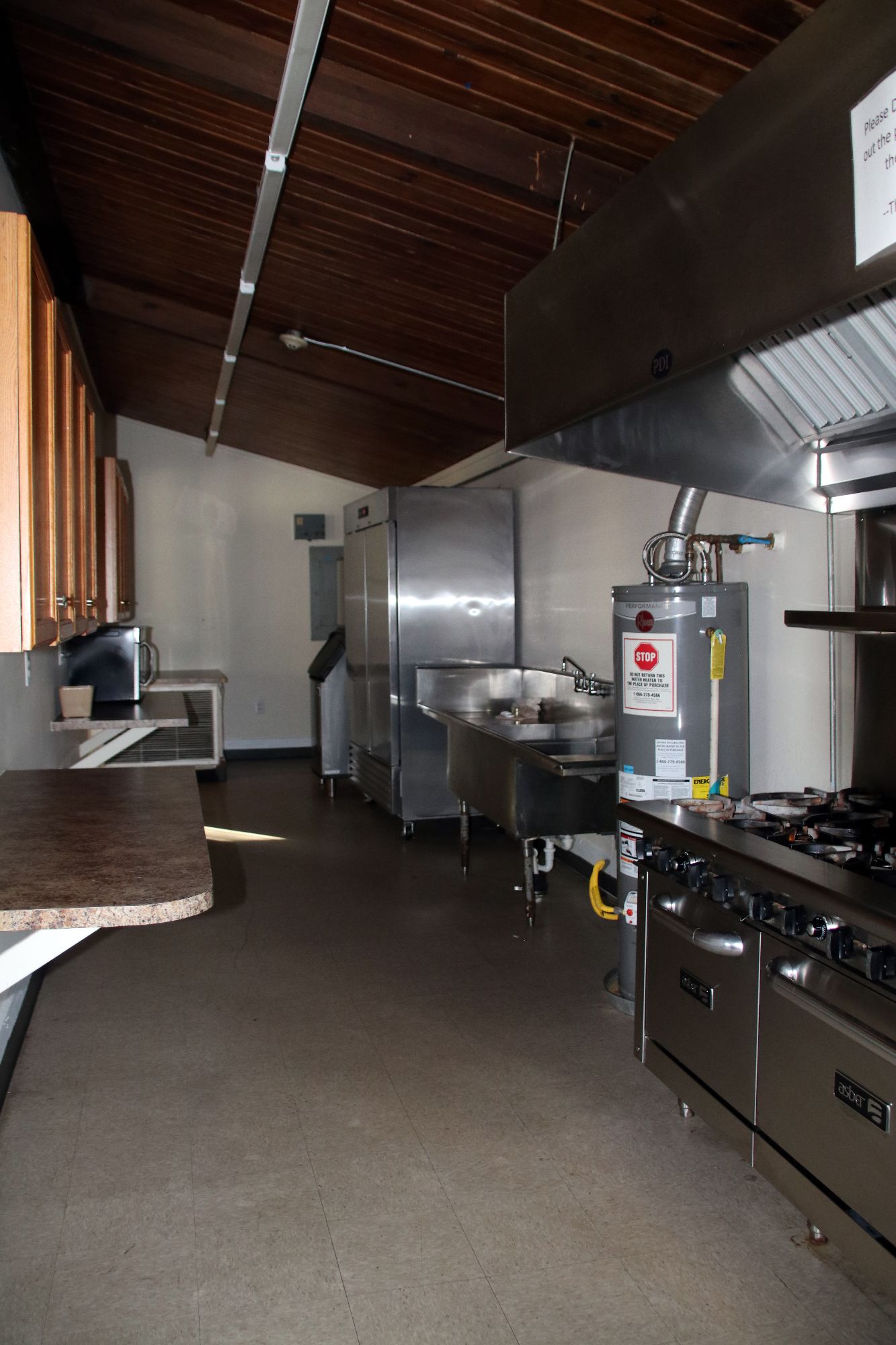 benning_lodge_kitchen.JPG